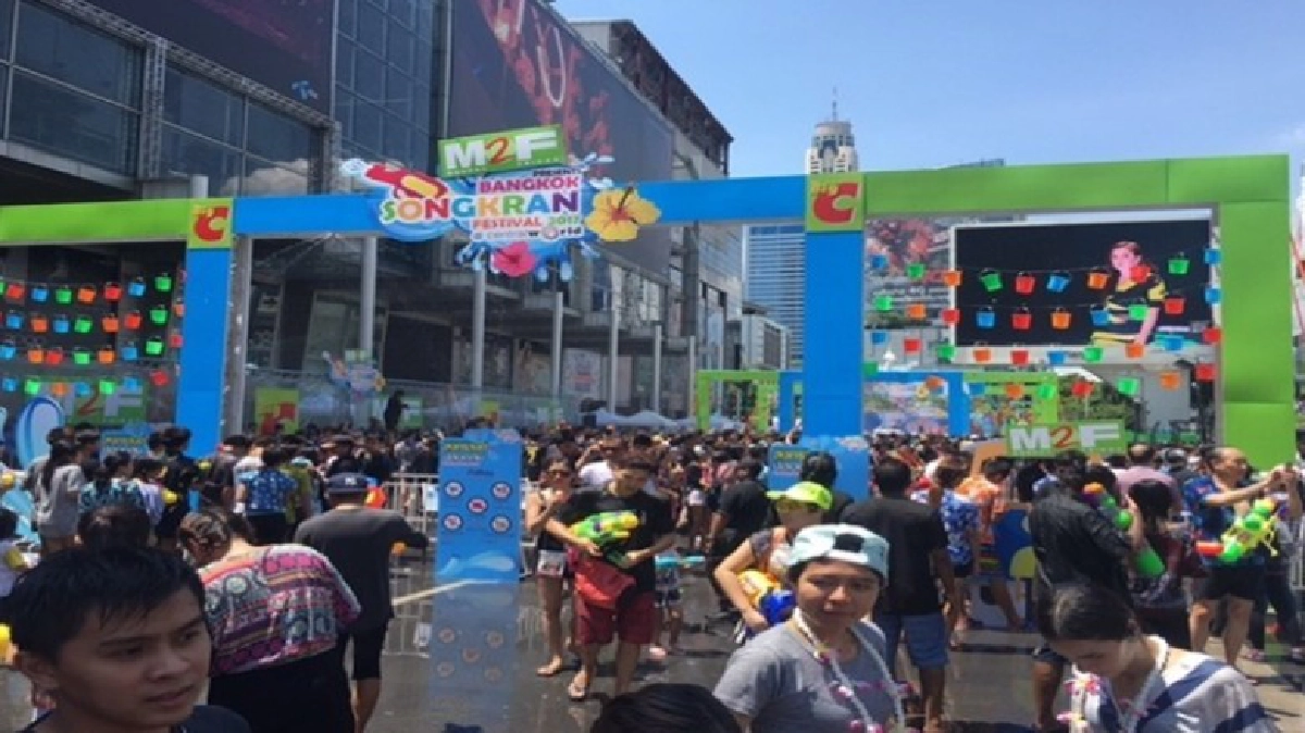 สงกรานต์ลาน Central World ประชาชนทะยอยร่วมงานคึกคัก สงกรานต์ลาน Central World ประชาชนทะยอยร่วมงานคึกคัก