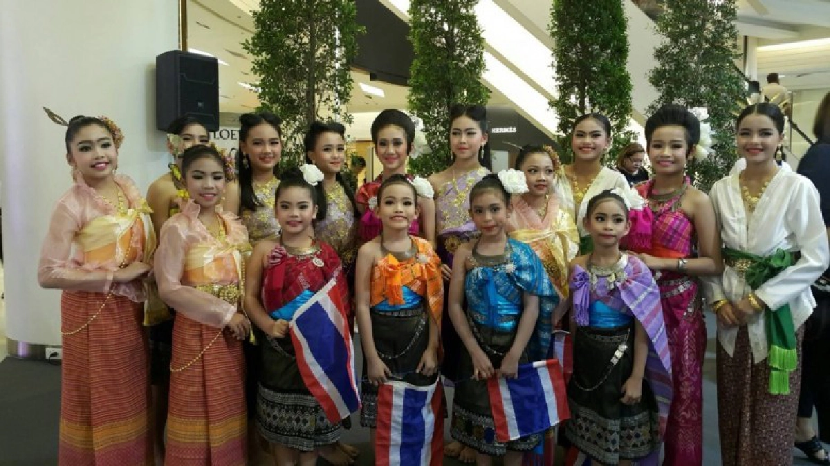 สงกรานต์สยามไร้โป๊ไร้แป้งปลอดภัย