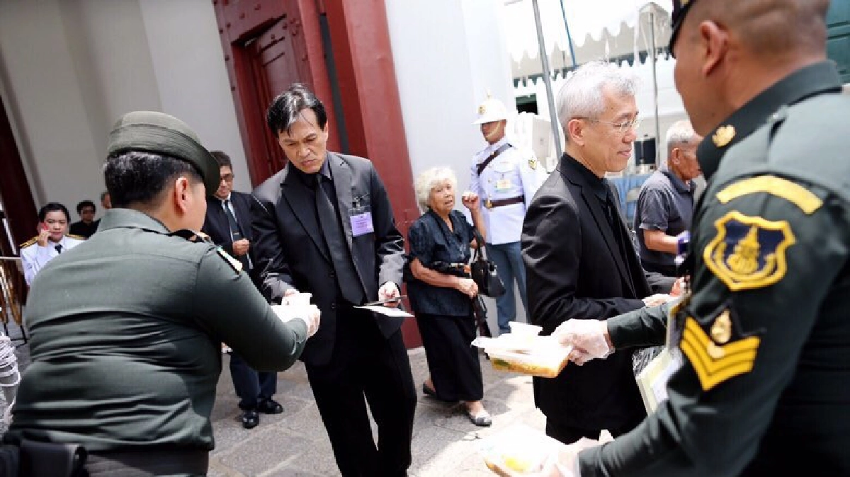 เมนูอาหารพระราชทานหลากหลายตลอดทั้งวัน
