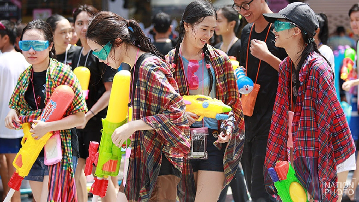 "สงกรานต์เมษา ผ้าขาวม้า ยกสยาม” ชุ่มฉ่ำ