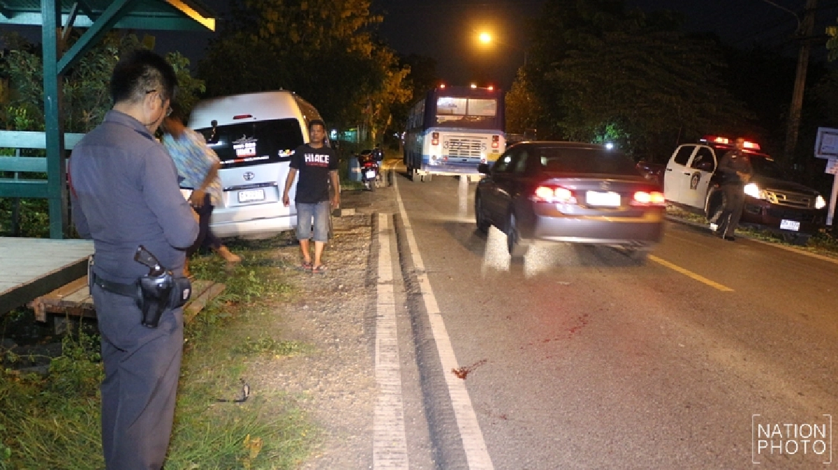 โจ๋ปทุมไล่ยิงกัน กระสุนถูกรถตู้ชาวบ้านเสียหาย โจ๋ปทุมไล่ยิงกัน กระสุนถูกรถตู้ชาวบ้านเสียหาย