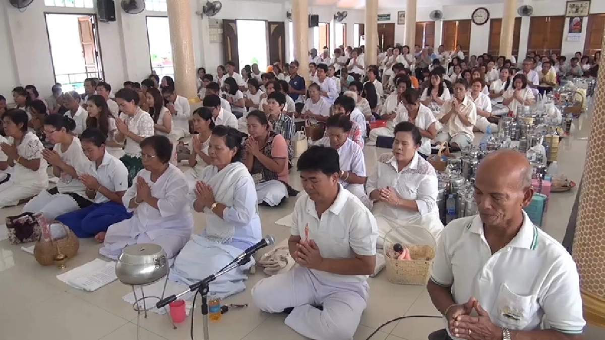 "สงขลา" ร่วมทำบุญตักบาตรพระสงฆ์ในวันครอบครัว "สงขลา" ร่วมทำบุญตักบาตรพระสงฆ์ในวันครอบครัว