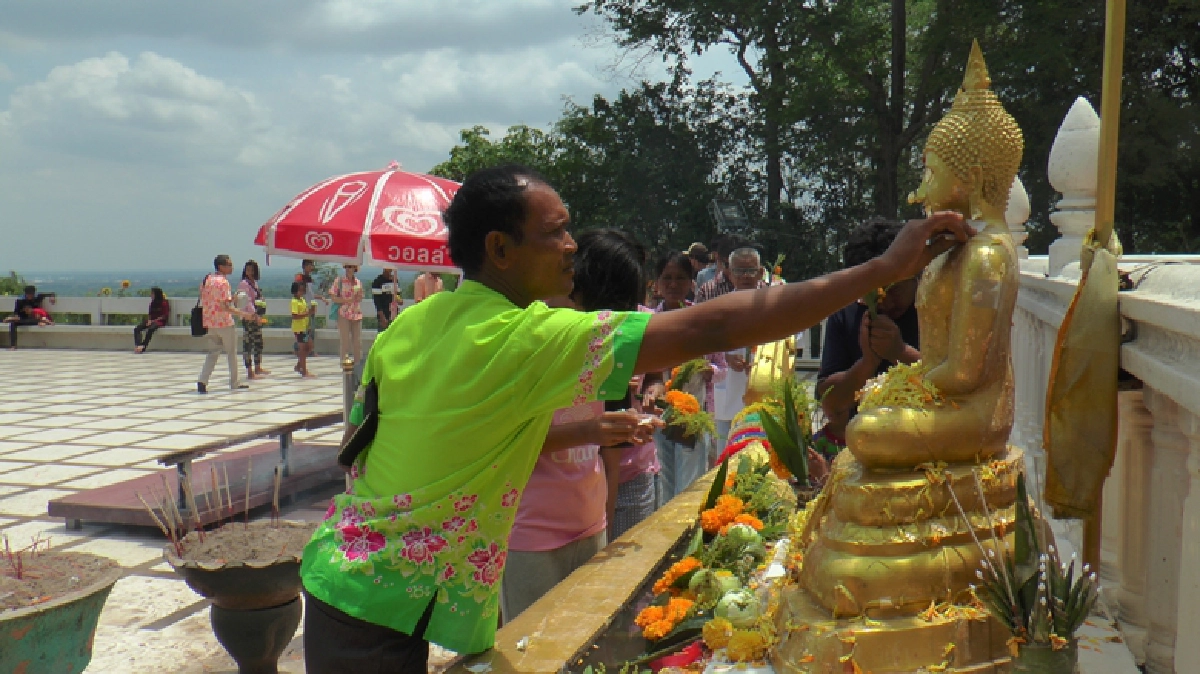 แห่ขอพร "พระสุภัทรบพิตร" เสริมมงคลรับปีใหม่ไทย