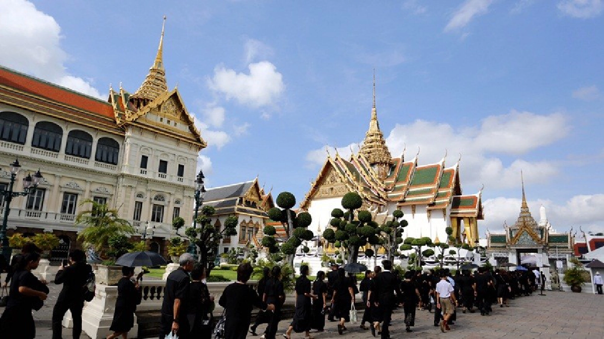 ปชช. ใช้ "วันครอบครัว" รวมสมาชิกมากราบพระบรมศพ ปชช. ใช้ "วันครอบครัว" รวมสมาชิกมากราบพระบรมศพ
