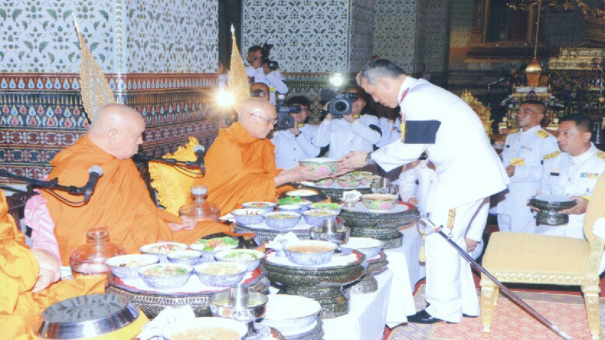 สมเด็จพระเจ้าอยู่หัว เสด็จฯพระราชพิธีสงกรานต์ สมเด็จพระเจ้าอยู่หัว เสด็จฯพระราชพิธีสงกรานต์