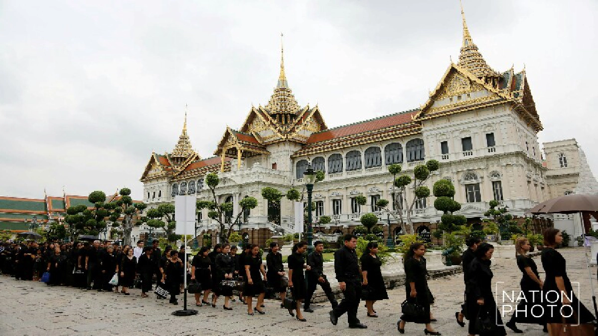 ประชาชนสักการะพระบรมศพเนืองแน่น
