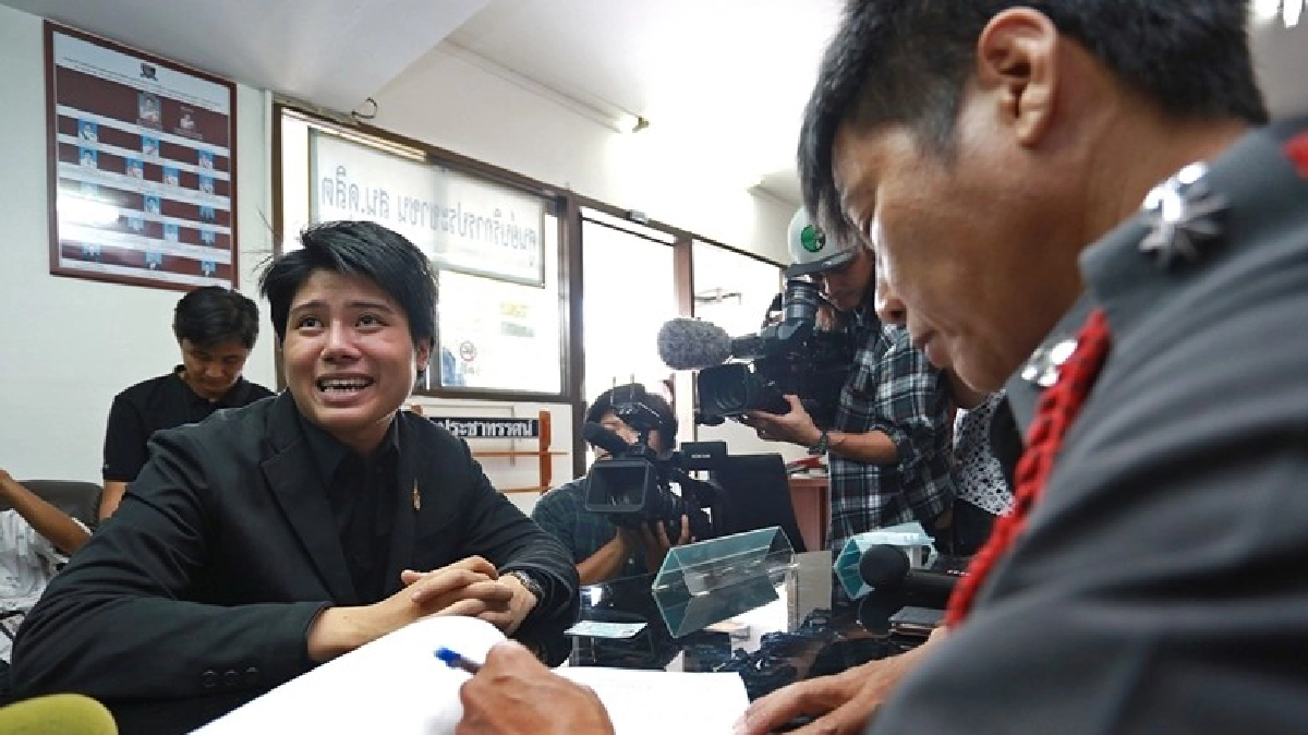 ลงบันทึกประจำวันหมุดคณะราษฎรหาย ลงบันทึกประจำวันหมุดคณะราษฎรหาย