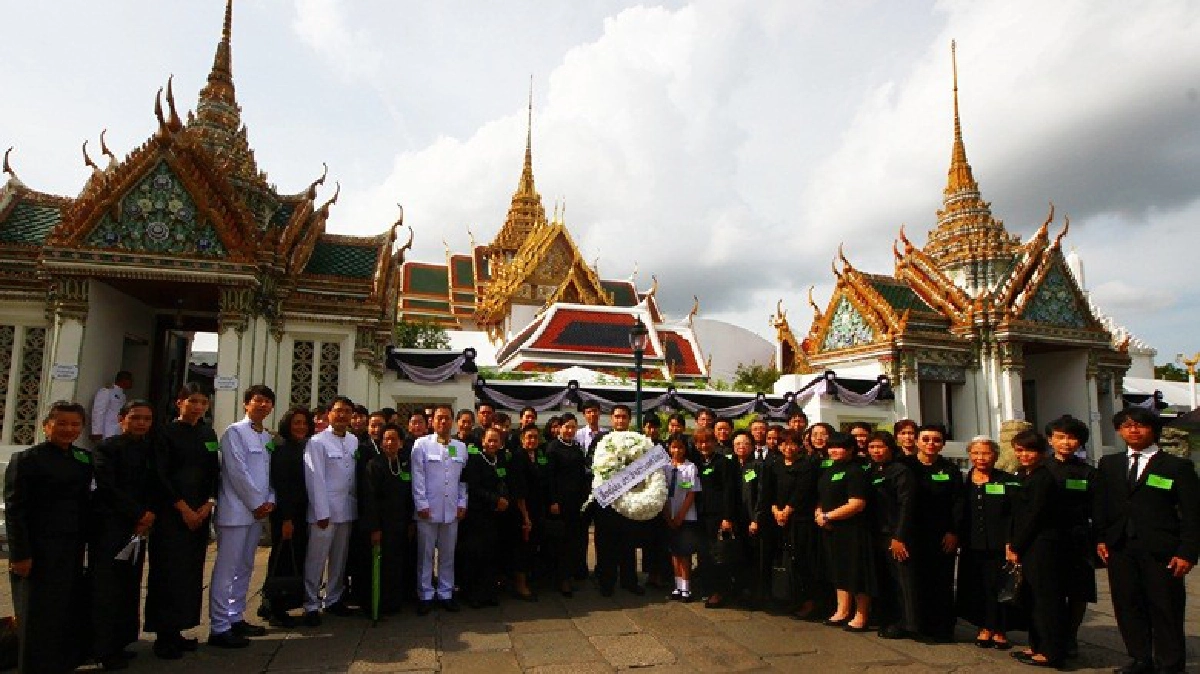 สื่อญี่ปุ่นตื้นตันได้ร่วมเป็นเจ้าภาพสวดบำเพ็ญกุศลพระบรมศพ สื่อญี่ปุ่นตื้นตันได้ร่วมเป็นเจ้าภาพสวดบำเพ็ญกุศลพระบรมศพ