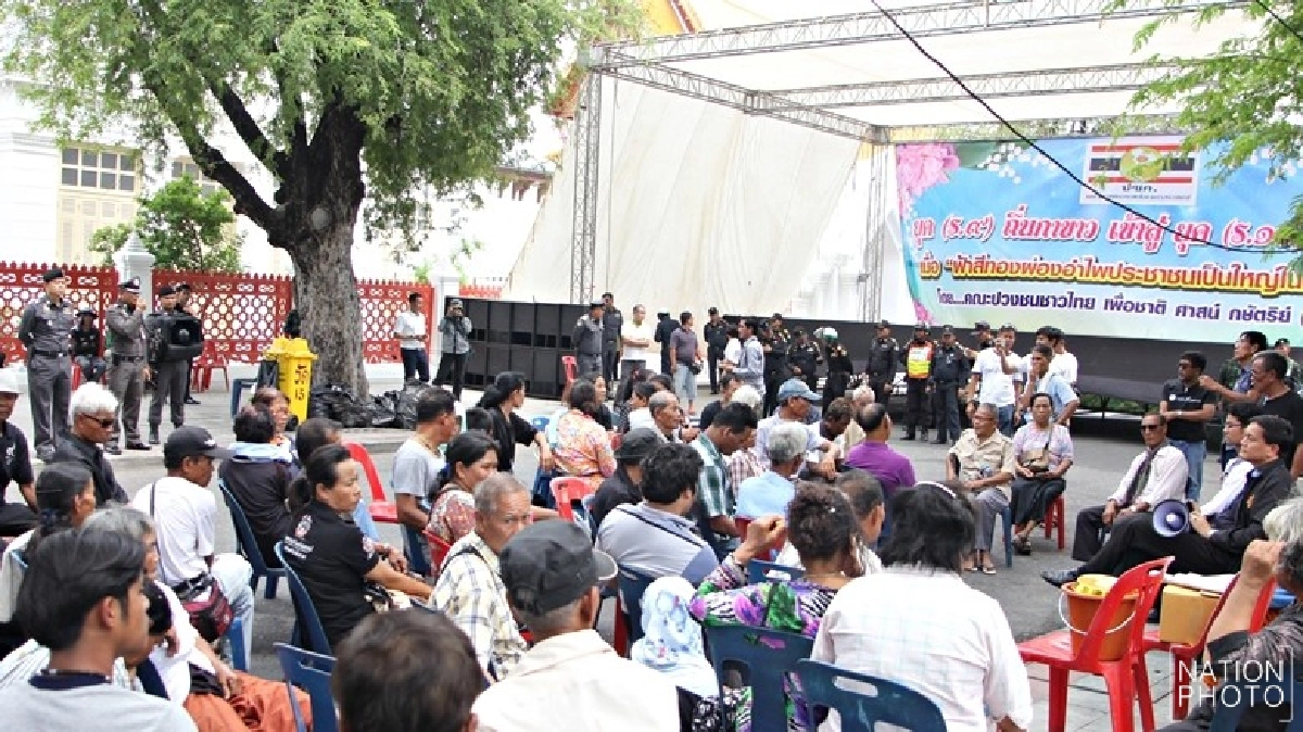ฝันสลาย ! รื้อแล้ว เวทีม็อบข้างวัดเบญฯ