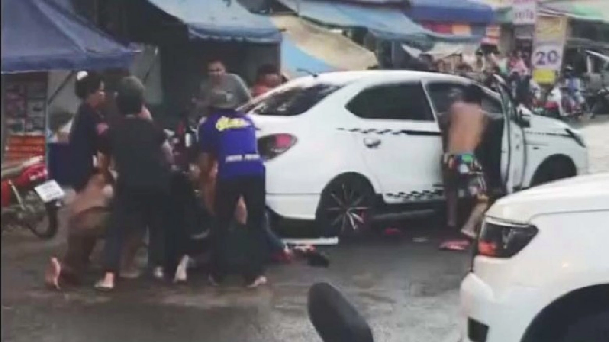 เจ้าของคลิปยันหนุ่มสาวขับเก๋งถูกวัยรุ่นรุมตื้บก่อนยิงปืนขู่ เจ้าของคลิปยันหนุ่มสาวขับเก๋งถูกวัยรุ่นรุมตื้บก่อนยิงปืนขู่