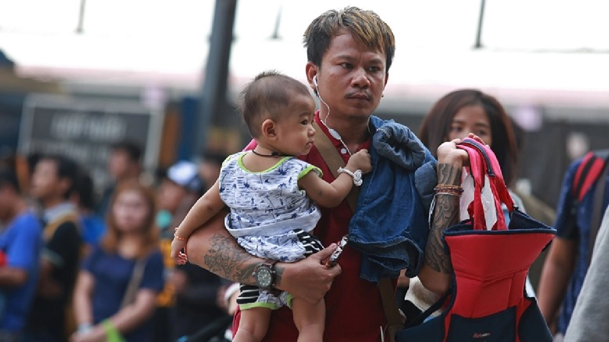 ประชาชนกลับเข้ากรุงเทพฯเริ่มต้นทำงานต่อ (ภาพชุด) ประชาชนกลับเข้ากรุงเทพฯเริ่มต้นทำงานต่อ (ภาพชุด)