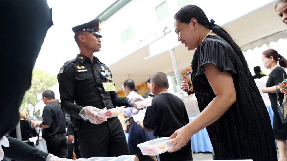 อาหารพระราชทานเต็ม 3 มื้อ