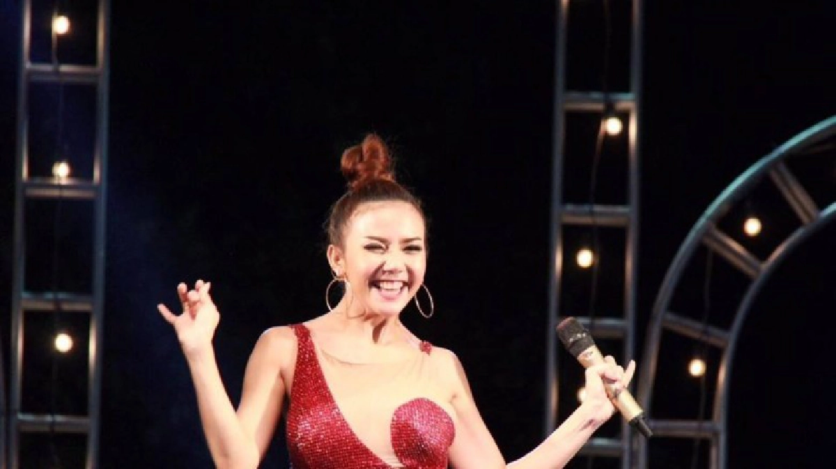 ชุปตาร์ลูกทุ่ง คนใด ! บ้าง มาจากนักร้อง'งานเลี้ยง' ชุปตาร์ลูกทุ่ง คนใด ! บ้าง มาจากนักร้อง'งานเลี้ยง'
