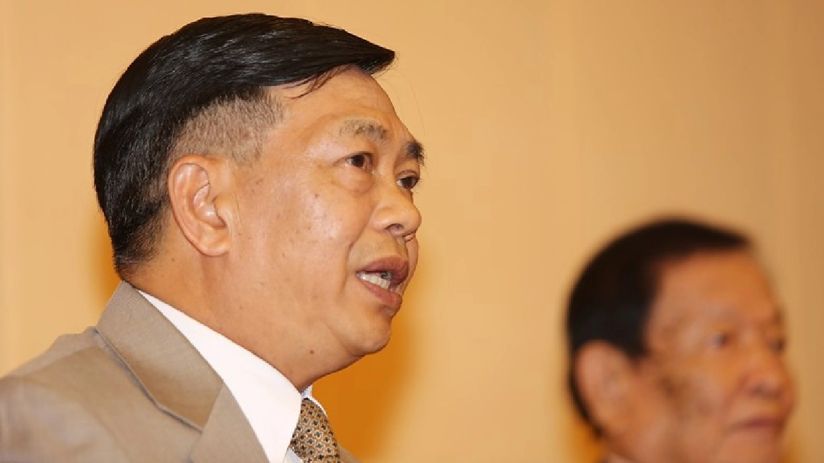 "อลงกรณ์" หนุนทีมเศรษฐกิจ คสช. อยู่ต่อ "อลงกรณ์" หนุนทีมเศรษฐกิจ คสช. อยู่ต่อ