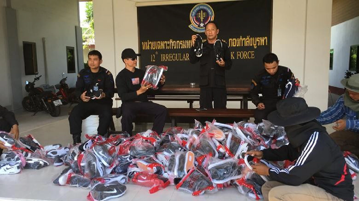 จับรองเท้าละเมิดลิขสิทธิ์แบรนด์ดังค่ากว่า2แสน