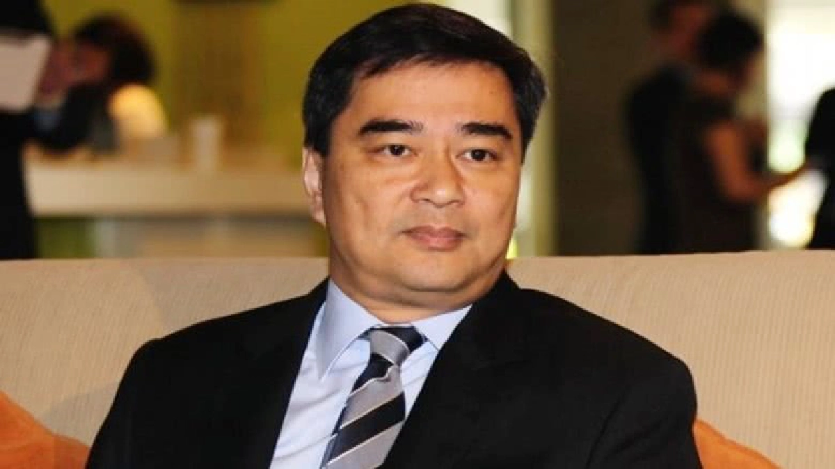 "มาร์ค" แนะรัฐบาลทบทวนโครงสร้างศก.