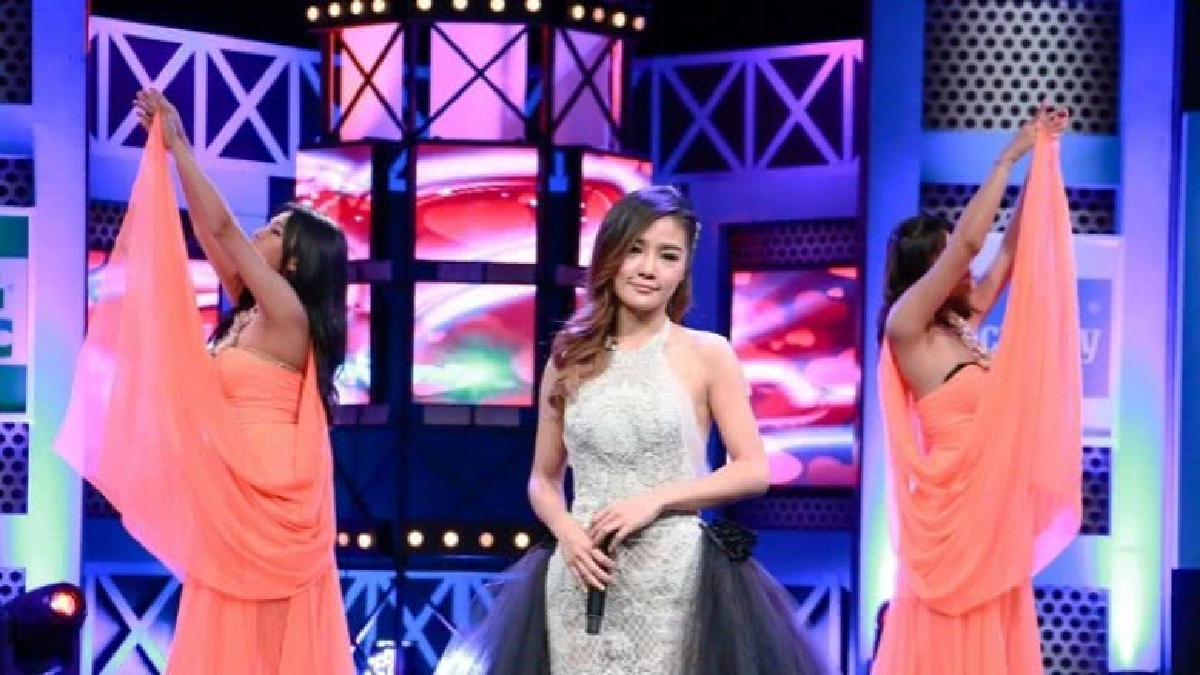 ราชินีแดนซ์ 'กระแต อาร์สยาม' กลับมาแซ่บอีกครั้ง ราชินีแดนซ์ 'กระแต อาร์สยาม' กลับมาแซ่บอีกครั้ง