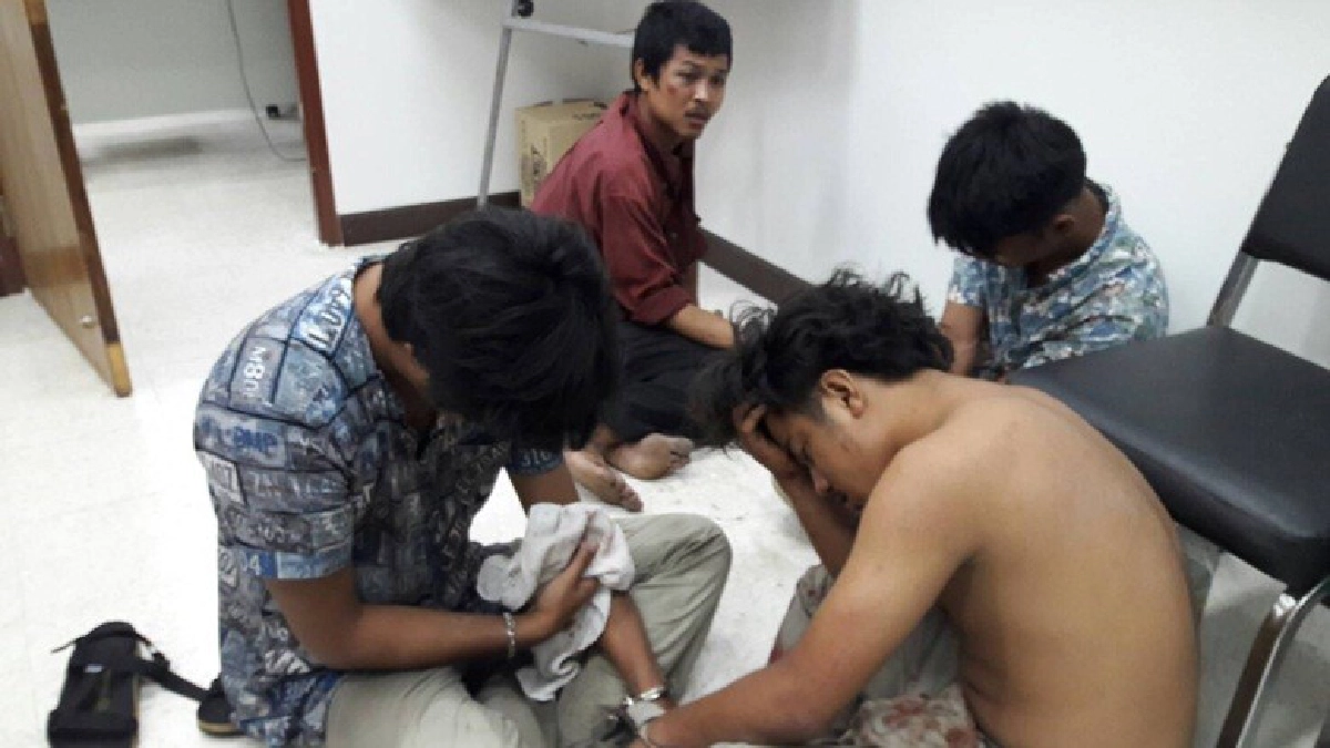 4วัยรุ่นโหดขอเบอร์โทรสาวไม่ให้ใช้มีดจ้วงแทงดับ1เจ็บ1 4วัยรุ่นโหดขอเบอร์โทรสาวไม่ให้ใช้มีดจ้วงแทงดับ1เจ็บ1