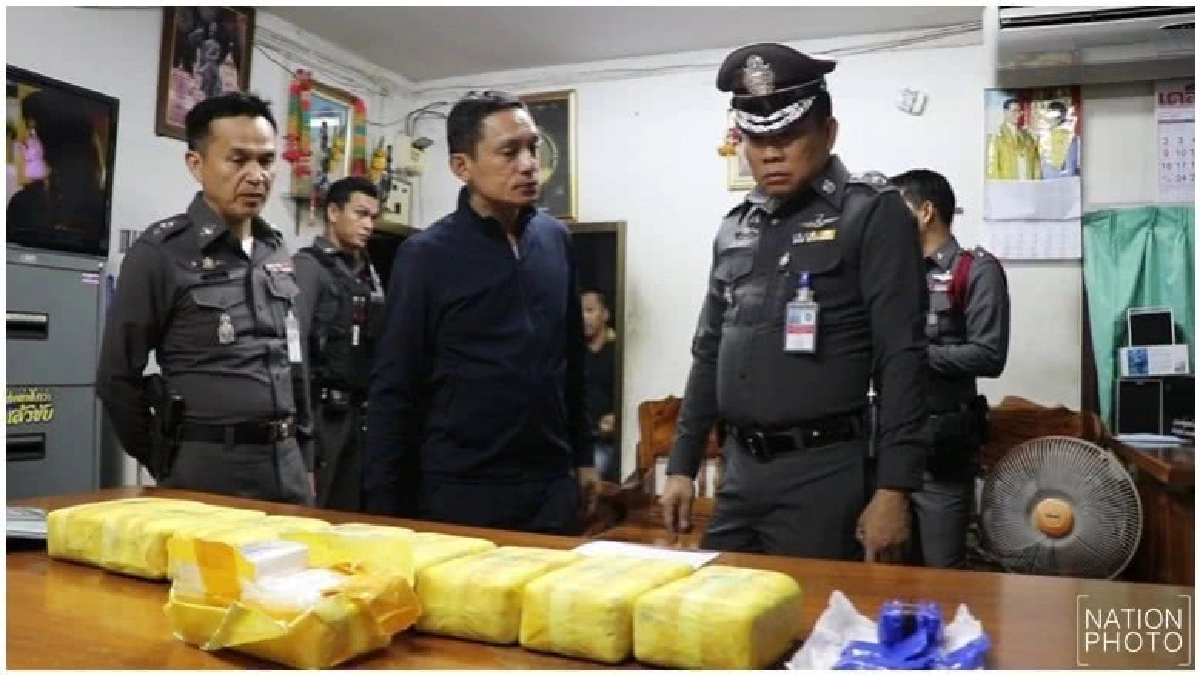 ขนยาบ้าแหกด่านตรวจ ตร.ยิงล้อชนต้นไม้ ทิ้งรถหนี ขนยาบ้าแหกด่านตรวจ ตร.ยิงล้อชนต้นไม้ ทิ้งรถหนี