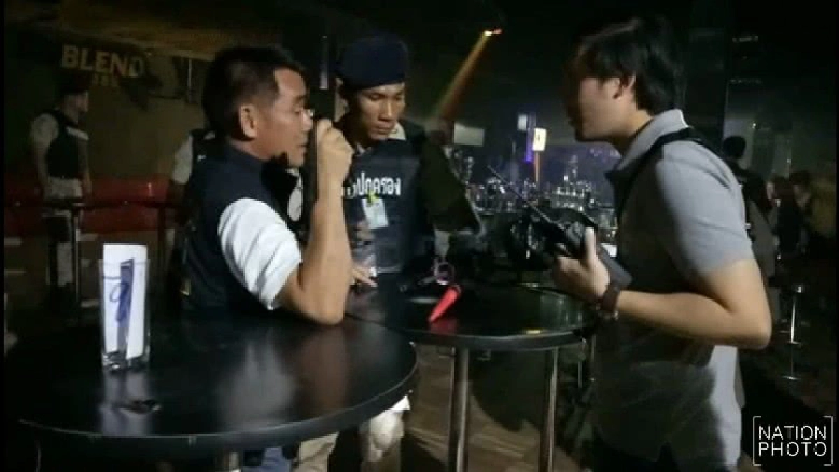 ทลายผับดังย่านนวนคร'เปิดเกินเวลา-เด็กมั่วสุม'! ทลายผับดังย่านนวนคร'เปิดเกินเวลา-เด็กมั่วสุม'!