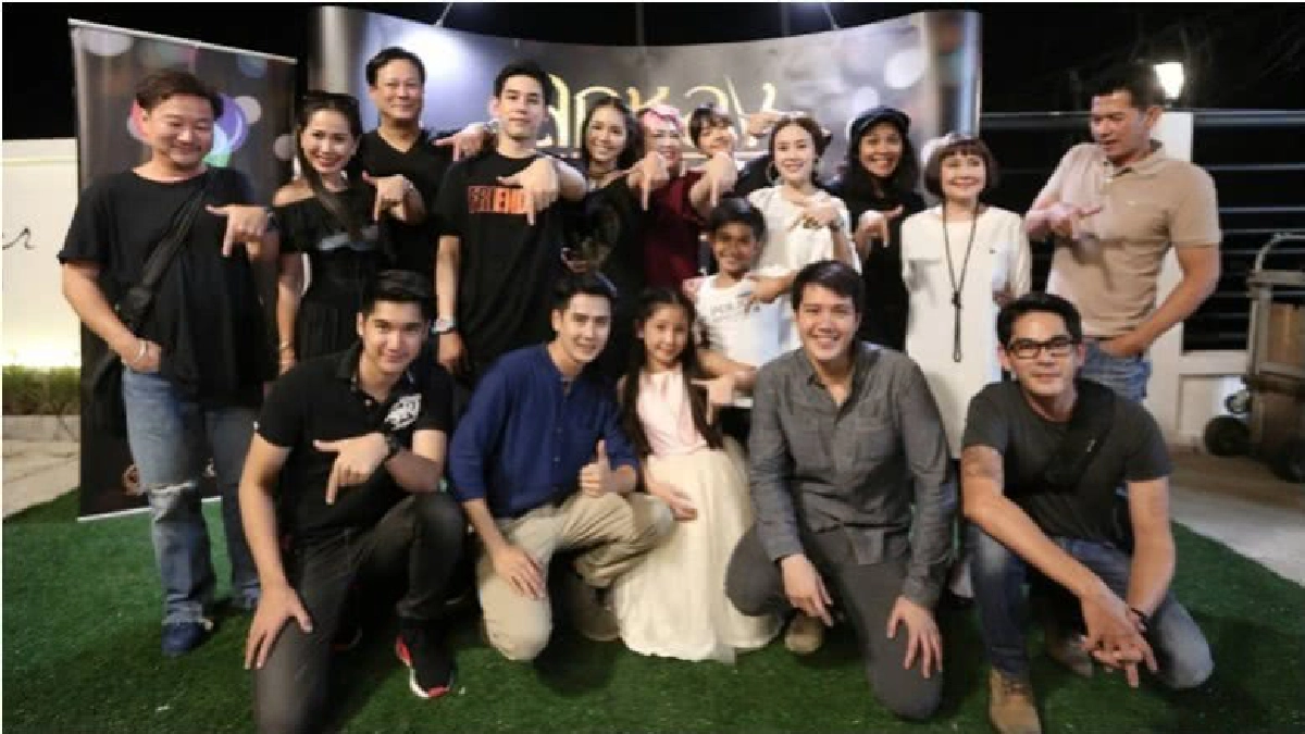 ประมวลภาพงานเลี้ยงปิดกล้องละคร "ลูกหลง" ประมวลภาพงานเลี้ยงปิดกล้องละคร "ลูกหลง"