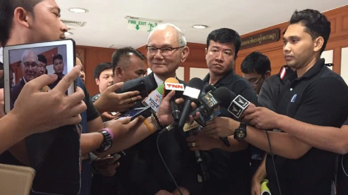 นักการเมืองเดือดร้อนแต่ประชาชนไม่ นักการเมืองเดือดร้อนแต่ประชาชนไม่