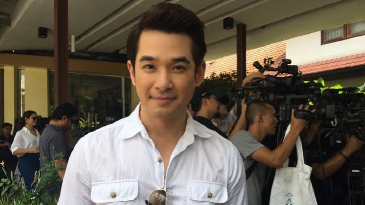 ‘ลิฟท์’ มีคำอธิบายเรื่องเจ้าชู้จนภรรยาให้ซื้อกิน (คลิป) ‘ลิฟท์’ มีคำอธิบายเรื่องเจ้าชู้จนภรรยาให้ซื้อกิน (คลิป)