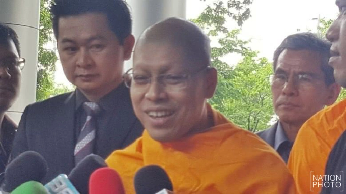 "พระสนิทวงศ์" รายงานตัวศาล "พระสนิทวงศ์" รายงานตัวศาล
