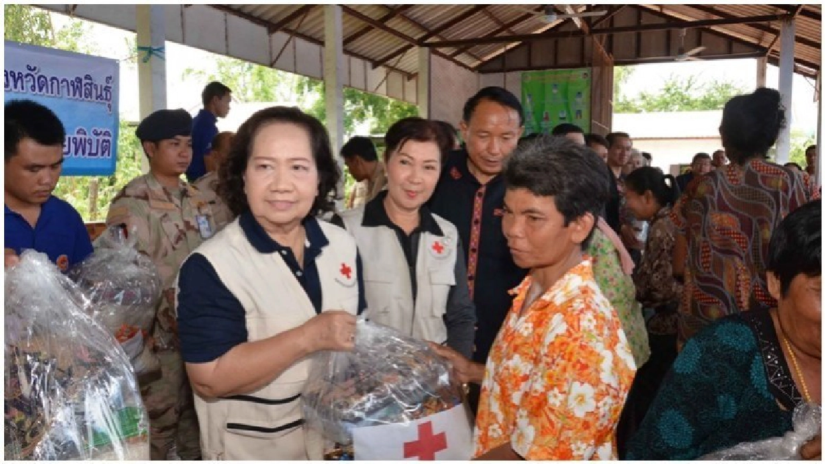 พายุ ถล่ม!! บ้านพัง 800 หลังคาเรือน พายุ ถล่ม!! บ้านพัง 800 หลังคาเรือน