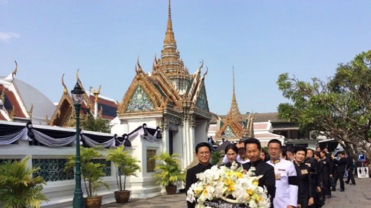 บริษัท ห้าง ร้าน พร้อมใจร่วมเป็นเจ้าภาพบำเพ็ญกุศลพระบรมศพ