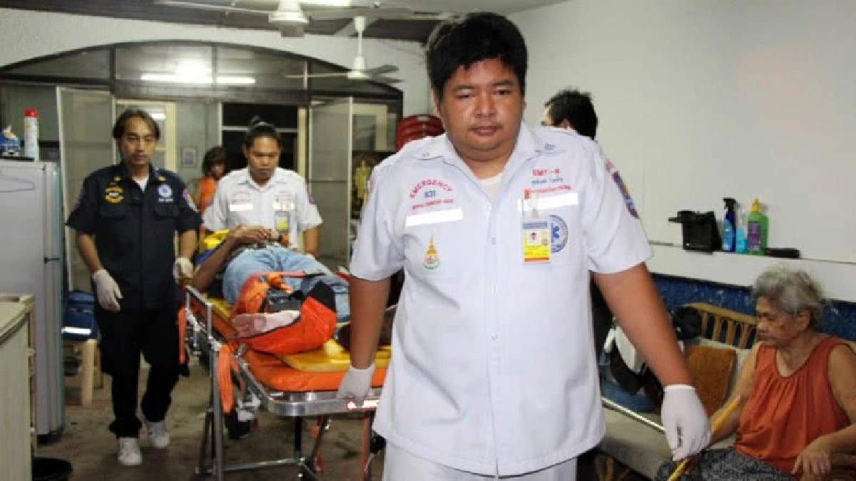 โจ๋ฉุนจยย.รับจ้างห้ามฉี่ริมทาง รุมฟันขาหวิดขาด