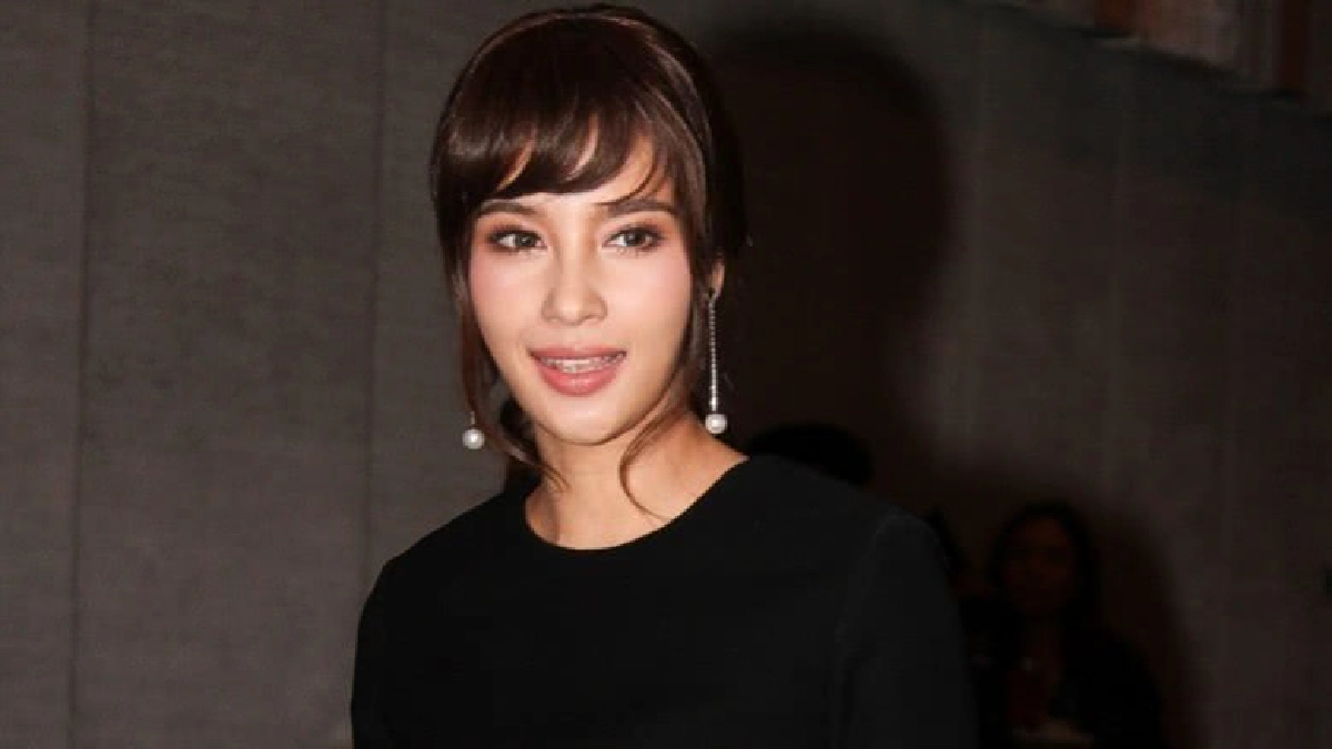สัญญา 'เอ็กแซ็กท์' ไม่มีผล 'วิว' เล่นช่องไหนก็ได้ สัญญา 'เอ็กแซ็กท์' ไม่มีผล 'วิว' เล่นช่องไหนก็ได้