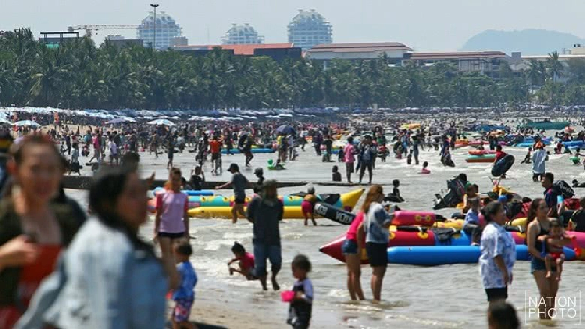 หาดบางแสนแน่น รับวันแรงงาน (ภาพชุด)