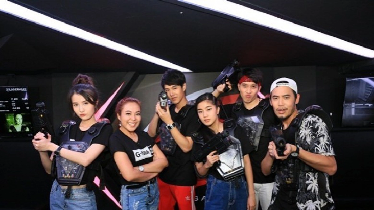 แฟนคลับสุดฟิน ใกล้ชิด 'ทอย-ปังปอนด์-เฟย-ก้อย-นิต้า'