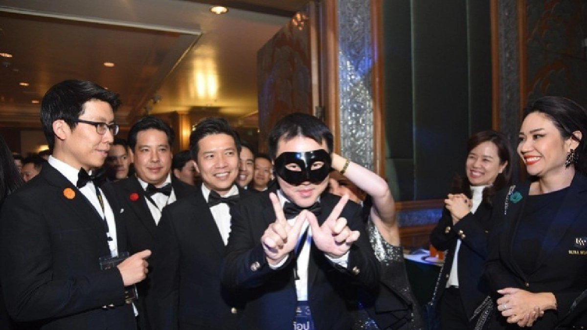 คึกคัก! ประสา “รุ่นพี่–รุ่นน้อง”