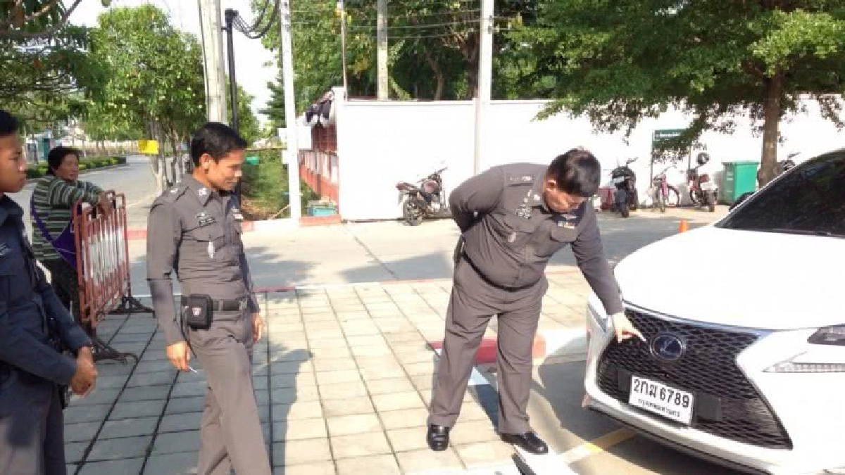 วงจรปิดชัดดีเจเชาเชาขับเลกซัสชนโจ๋ ตร.เรียกสอบพรุ่งนี้ วงจรปิดชัดดีเจเชาเชาขับเลกซัสชนโจ๋ ตร.เรียกสอบพรุ่งนี้