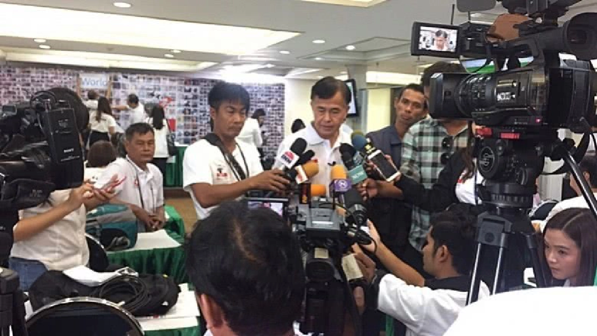 "เทพชัย" ขอบคุณ "นายกฯ" ส่งสัญญาณทบทวนร่างกม.คุมสื่อ "เทพชัย" ขอบคุณ "นายกฯ" ส่งสัญญาณทบทวนร่างกม.คุมสื่อ