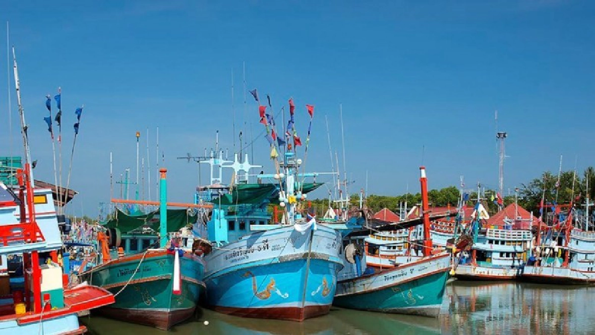 “ฉัตรชัย” จี้ท่าเทียบเรือเร่งจดทะเบียน ตาม พรก.ประมง ปี 58 