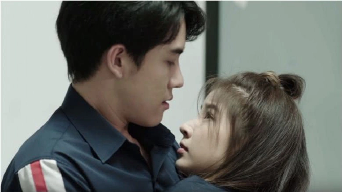 'ฝน' พลาดท่าเสียกอด 'ฝน' พลาดท่าเสียกอด