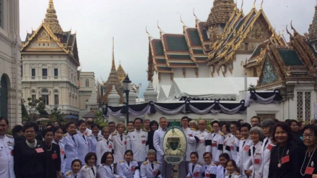 คณะบุคคลซาบซึ้งร่วมเป็นเจ้าภาพบำเพ็ญกุศลตลอดทั้งวัน 