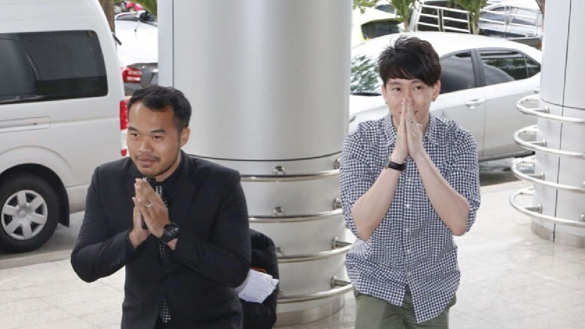 "เบนซ์ เรซซิ่ง" สดใส รายงานตัวศาลอาญารอบสอง "เบนซ์ เรซซิ่ง" สดใส รายงานตัวศาลอาญารอบสอง
