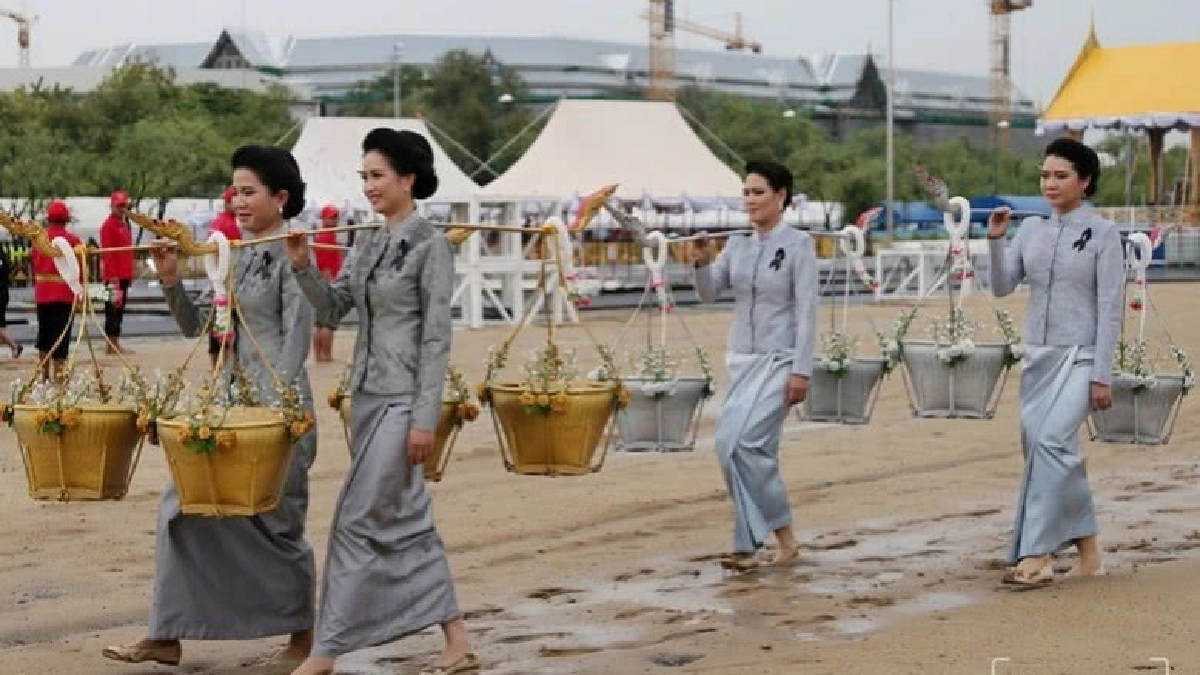 ซ้อมพระราชพิธีจรดพระนังคัลแรกนาขวัญ ประจำปี 2560(ภาพชุด) ซ้อมพระราชพิธีจรดพระนังคัลแรกนาขวัญ ประจำปี 2560(ภาพชุด)