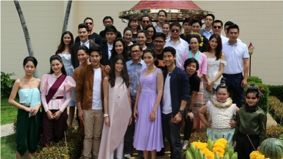 'ตุ๊ก' ถือฤกษ์ดีนำทัพนักแสดงบวงสรวงละคร 2 เรื่องรวด 'ตุ๊ก' ถือฤกษ์ดีนำทัพนักแสดงบวงสรวงละคร 2 เรื่องรวด