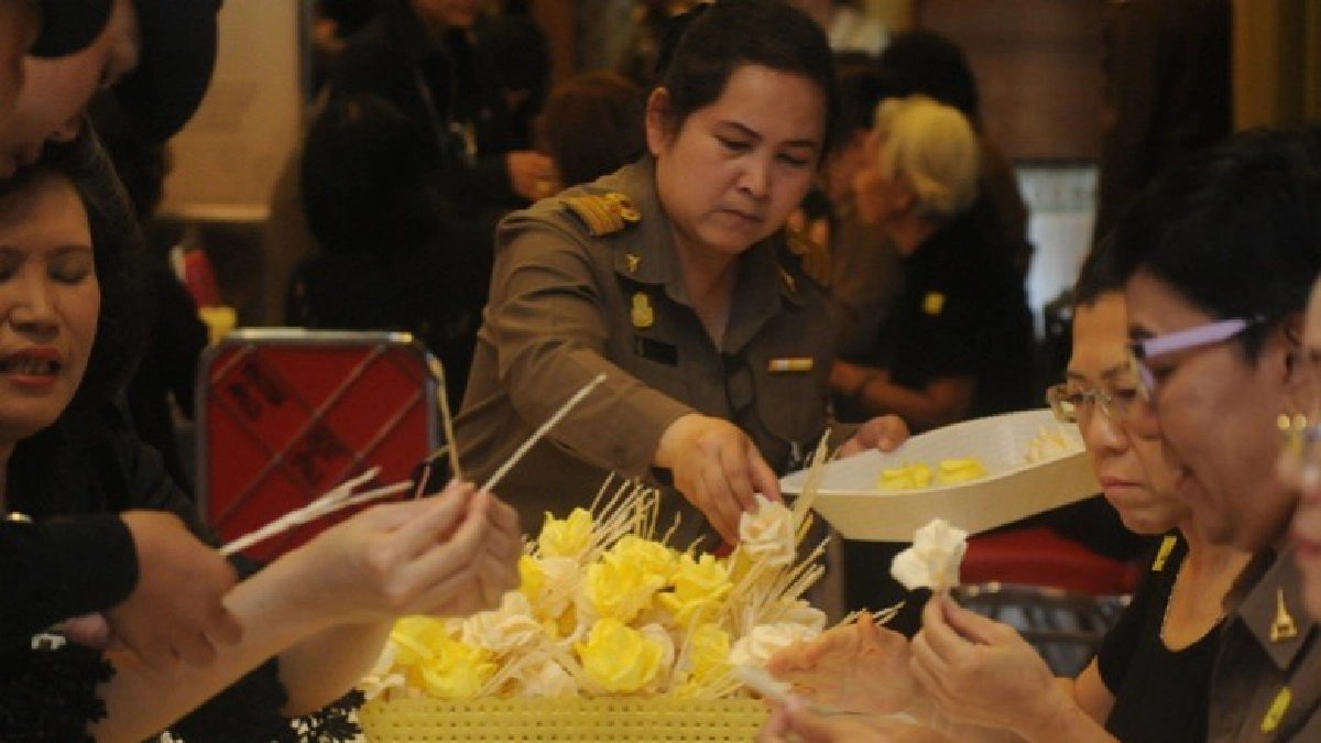 สุดปลื้มได้ร่วมทำดอกไม้จันทน์พระราชทาน