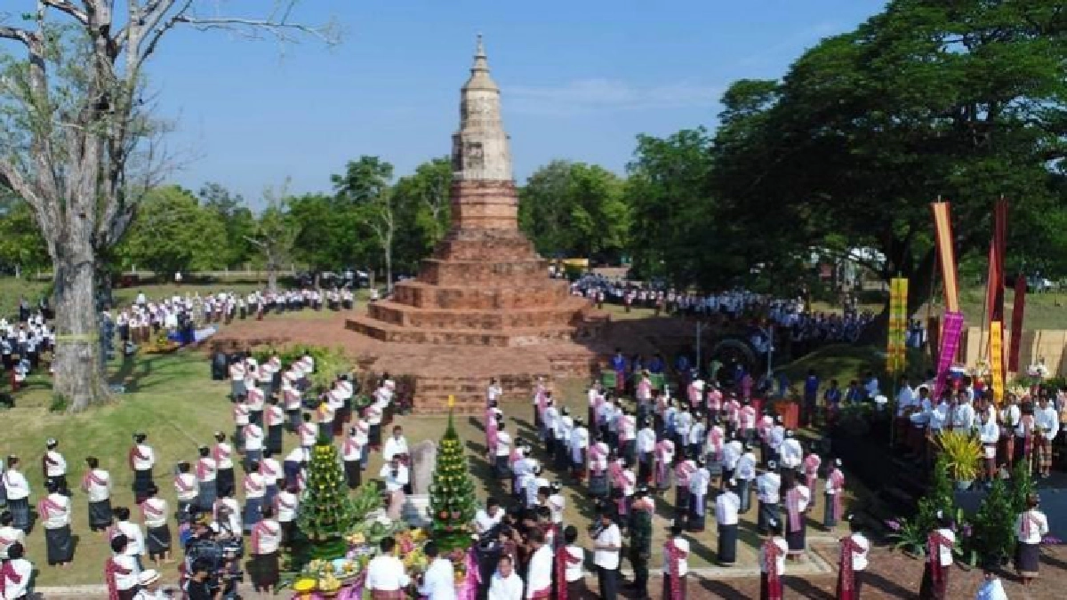 ยิ่งใหญ่!! ประเพณีสรงน้ำพระธาตุยาคู ยิ่งใหญ่!! ประเพณีสรงน้ำพระธาตุยาคู