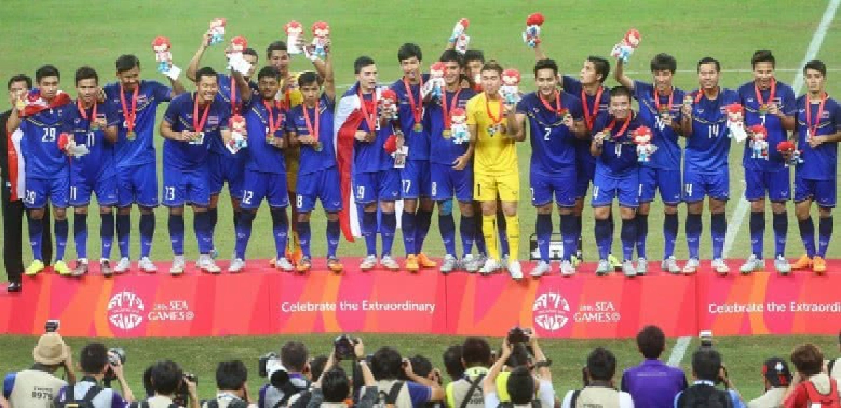 สมาคมฯฟุตบอลพร้อมลุยซีเกมส์ตั้งเป้ากวาด4เหรียญทอง สมาคมฯฟุตบอลพร้อมลุยซีเกมส์ตั้งเป้ากวาด4เหรียญทอง