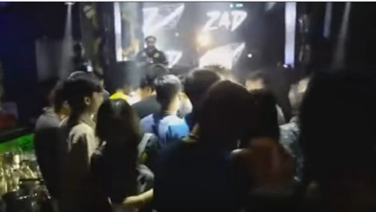 “หนุ่มผจก.Zad club”ได้ประกัน1.5แสนปล่อยเด็กเที่ยว “หนุ่มผจก.Zad club”ได้ประกัน1.5แสนปล่อยเด็กเที่ยว