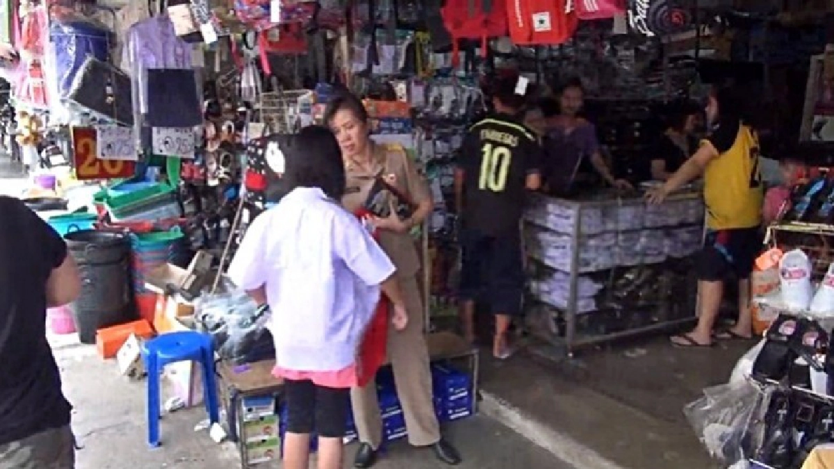 พาบุตรหลานซื้อชุดนักเรียนคึกคัก! พาบุตรหลานซื้อชุดนักเรียนคึกคัก!