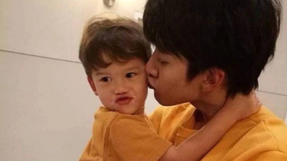 ภาพน่ารัก!! ‘ไมค์-แม็กซ์เวลล์’ หลังไม่เจอกัน 110 วัน(คลิป) ภาพน่ารัก!! ‘ไมค์-แม็กซ์เวลล์’ หลังไม่เจอกัน 110 วัน(คลิป)
