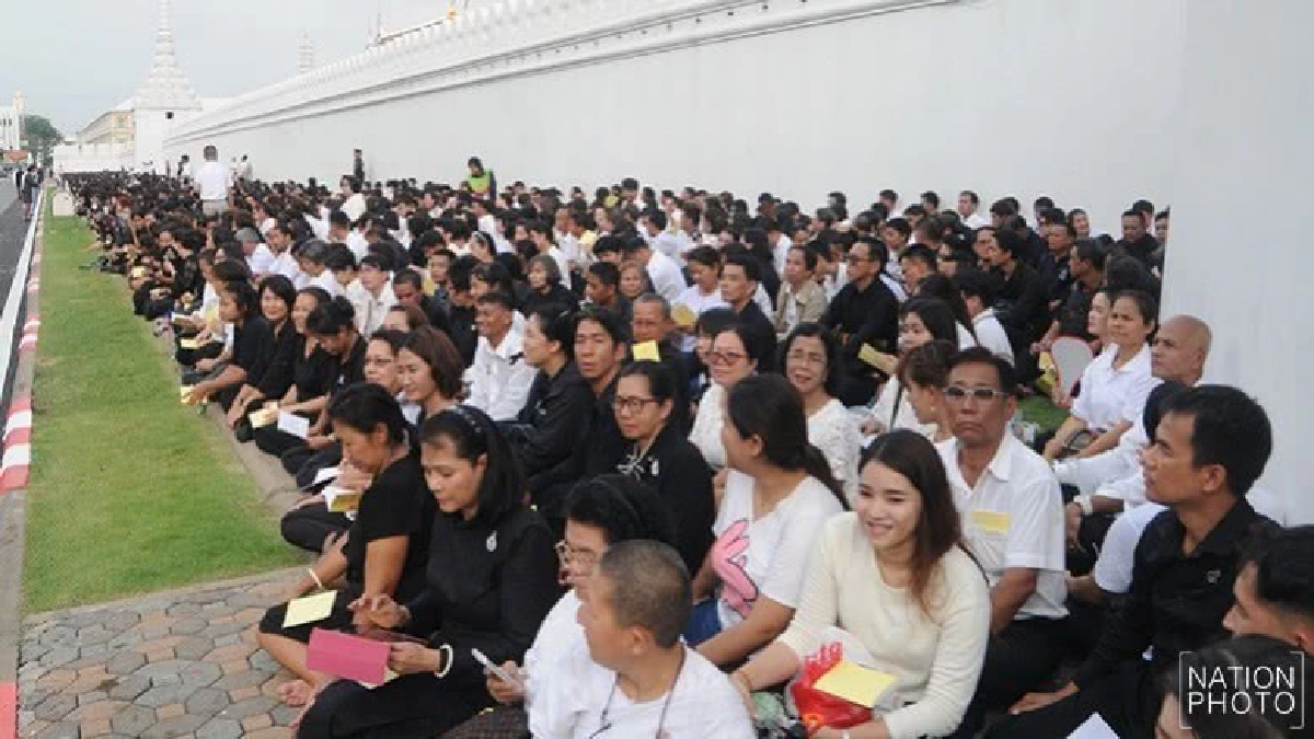 ประชาชนเฝ้าฯรับเสด็จสมเด็จพระเจ้าอยู่หัววันวิสาขบูชา(ภาพชุด) ประชาชนเฝ้าฯรับเสด็จสมเด็จพระเจ้าอยู่หัววันวิสาขบูชา(ภาพชุด)